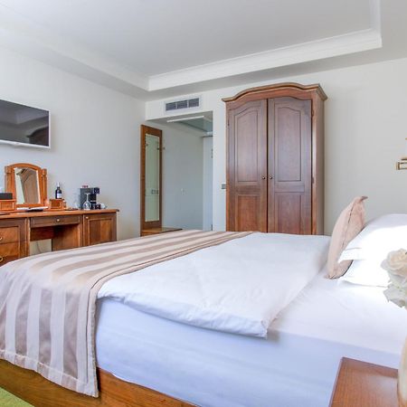 Hotel Garden Prishtine Bagian luar foto