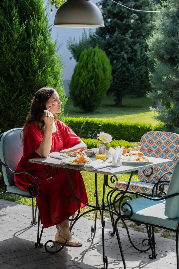 Hotel Garden Prishtine Bagian luar foto
