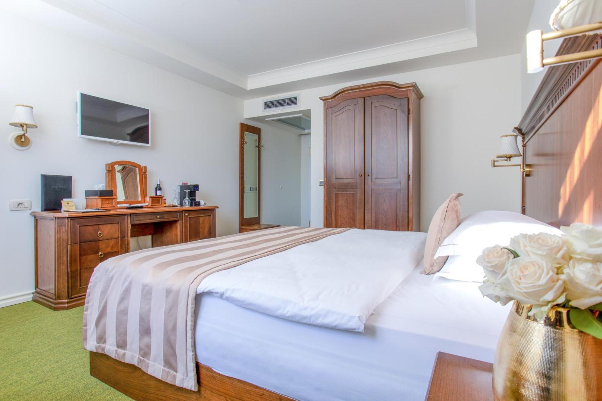 Hotel Garden Prishtine Bagian luar foto
